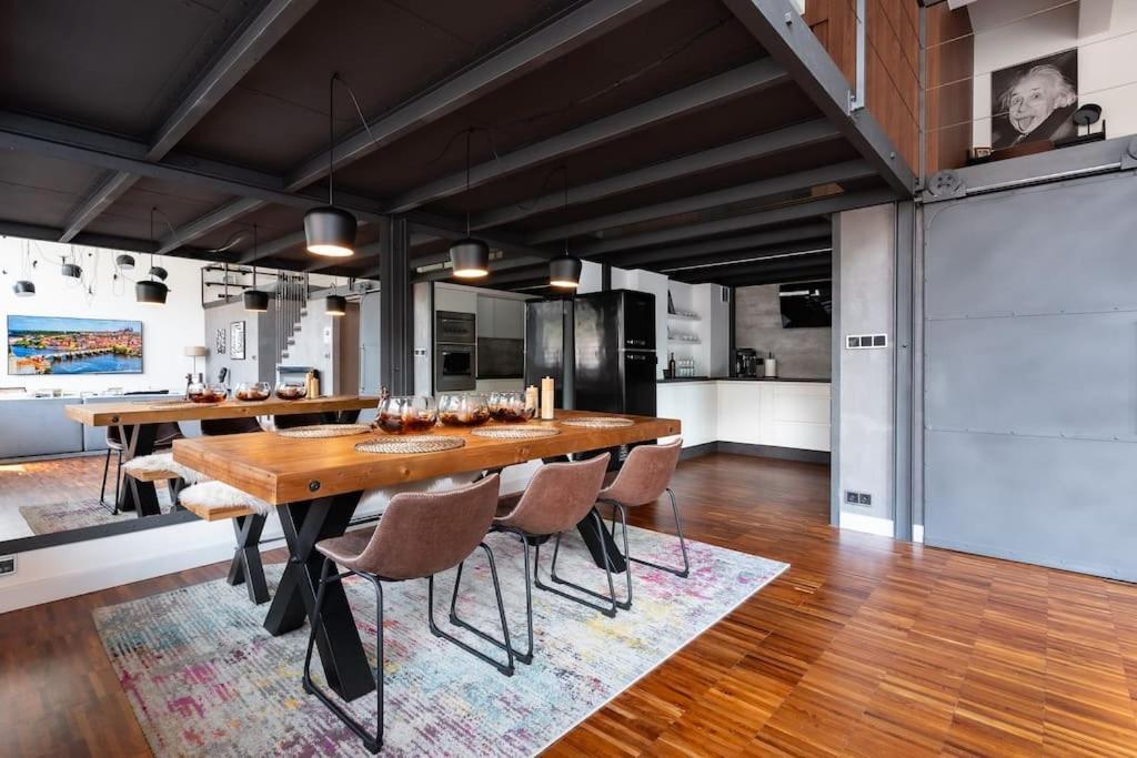 The Factory Loft Prague Apartment Exterior foto